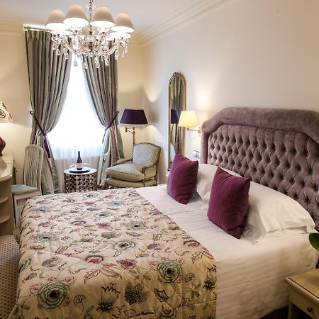 Narutis Hotel - Small Luxury Hotels Of The World Vilnius Luaran gambar A bedroom at the hotel