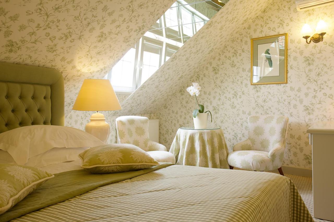 Narutis Hotel - Small Luxury Hotels Of The World Vilnius Luaran gambar A room at the hotel