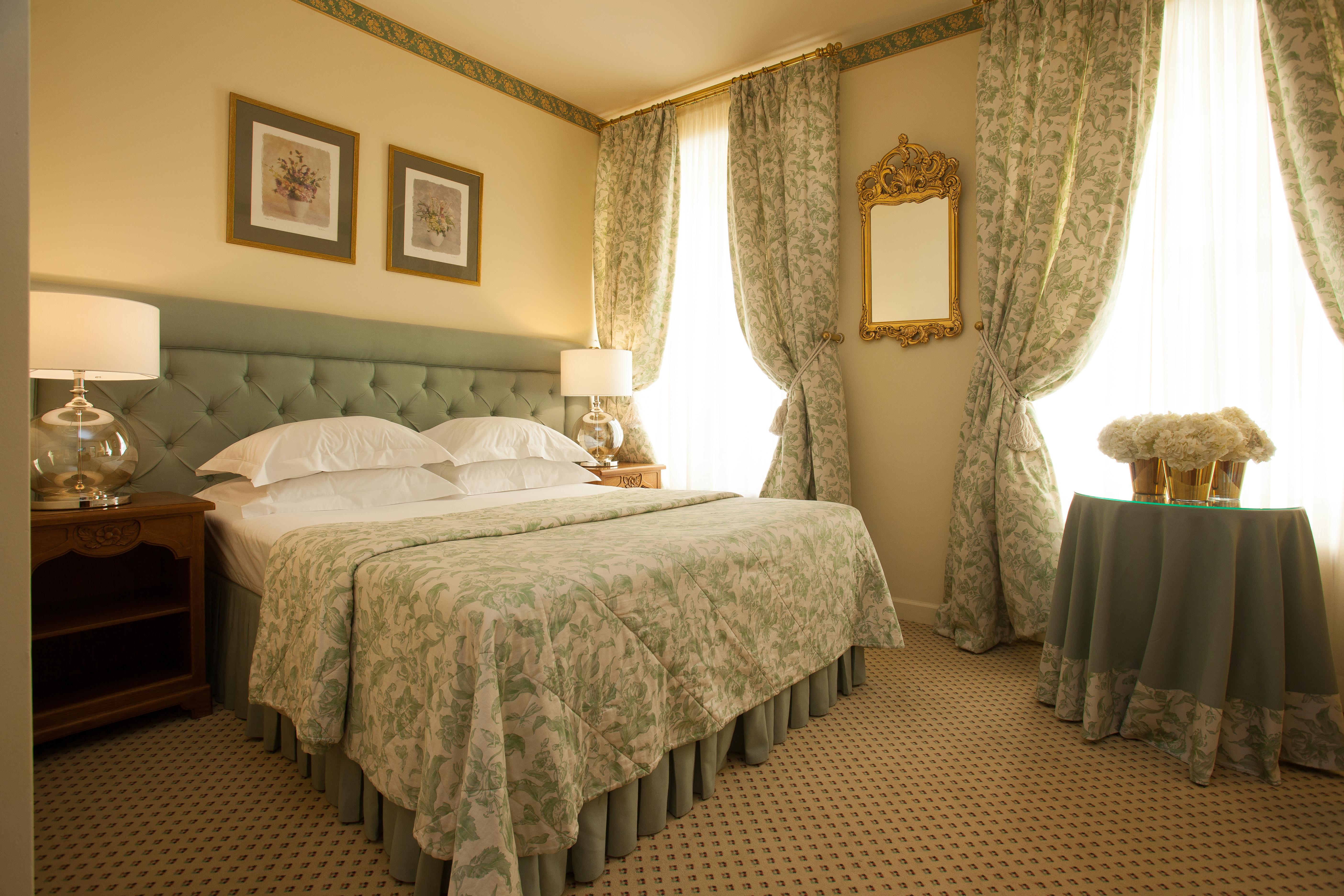 Narutis Hotel - Small Luxury Hotels Of The World Vilnius Luaran gambar A bedroom at the hotel