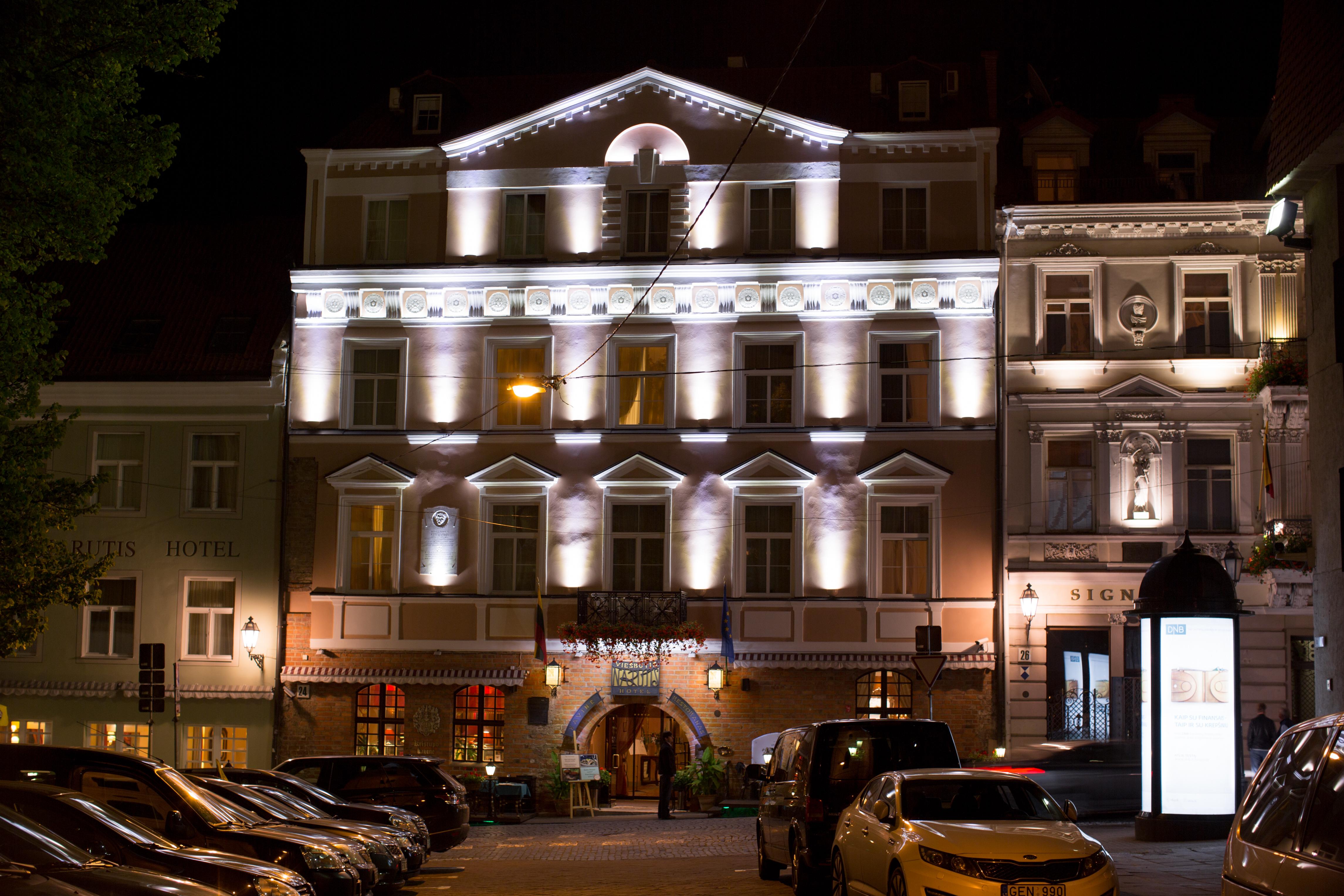 Narutis Hotel - Small Luxury Hotels Of The World Vilnius Luaran gambar The hotel at night