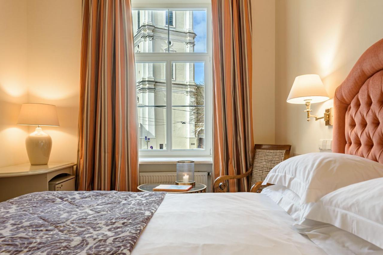 Narutis Hotel - Small Luxury Hotels Of The World Vilnius Luaran gambar A room at the hotel