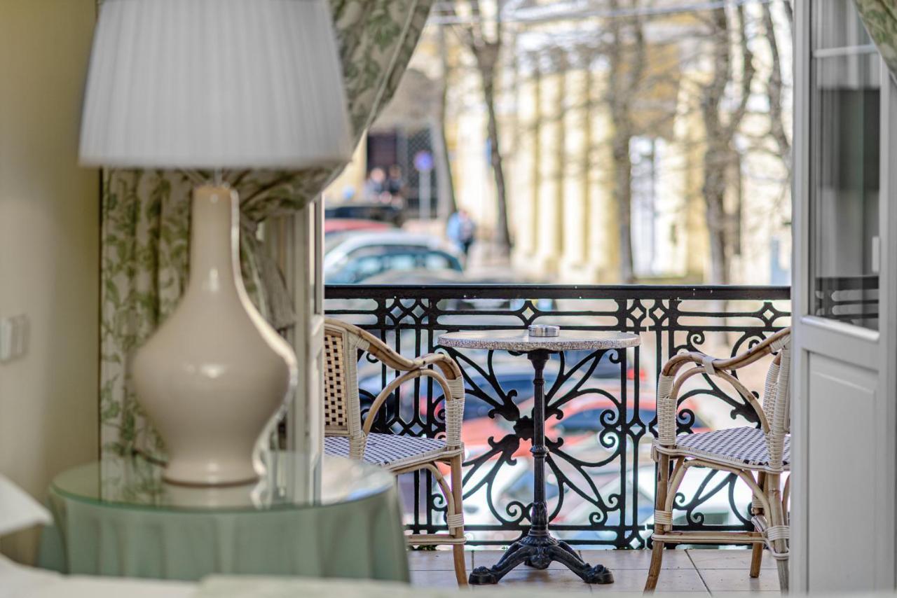 Narutis Hotel - Small Luxury Hotels Of The World Vilnius Luaran gambar A typical view from a guest room