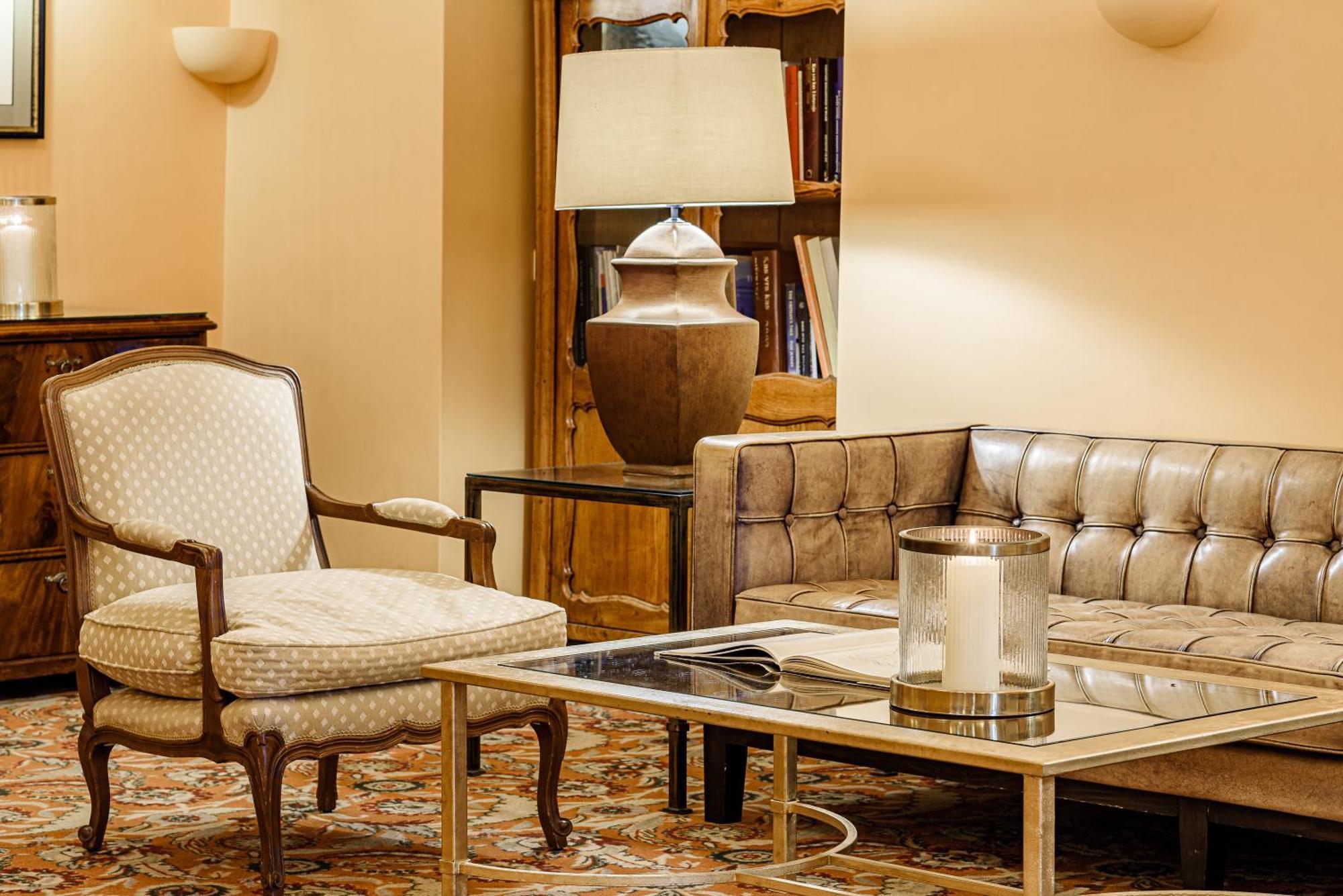 Narutis Hotel - Small Luxury Hotels Of The World Vilnius Luaran gambar Library