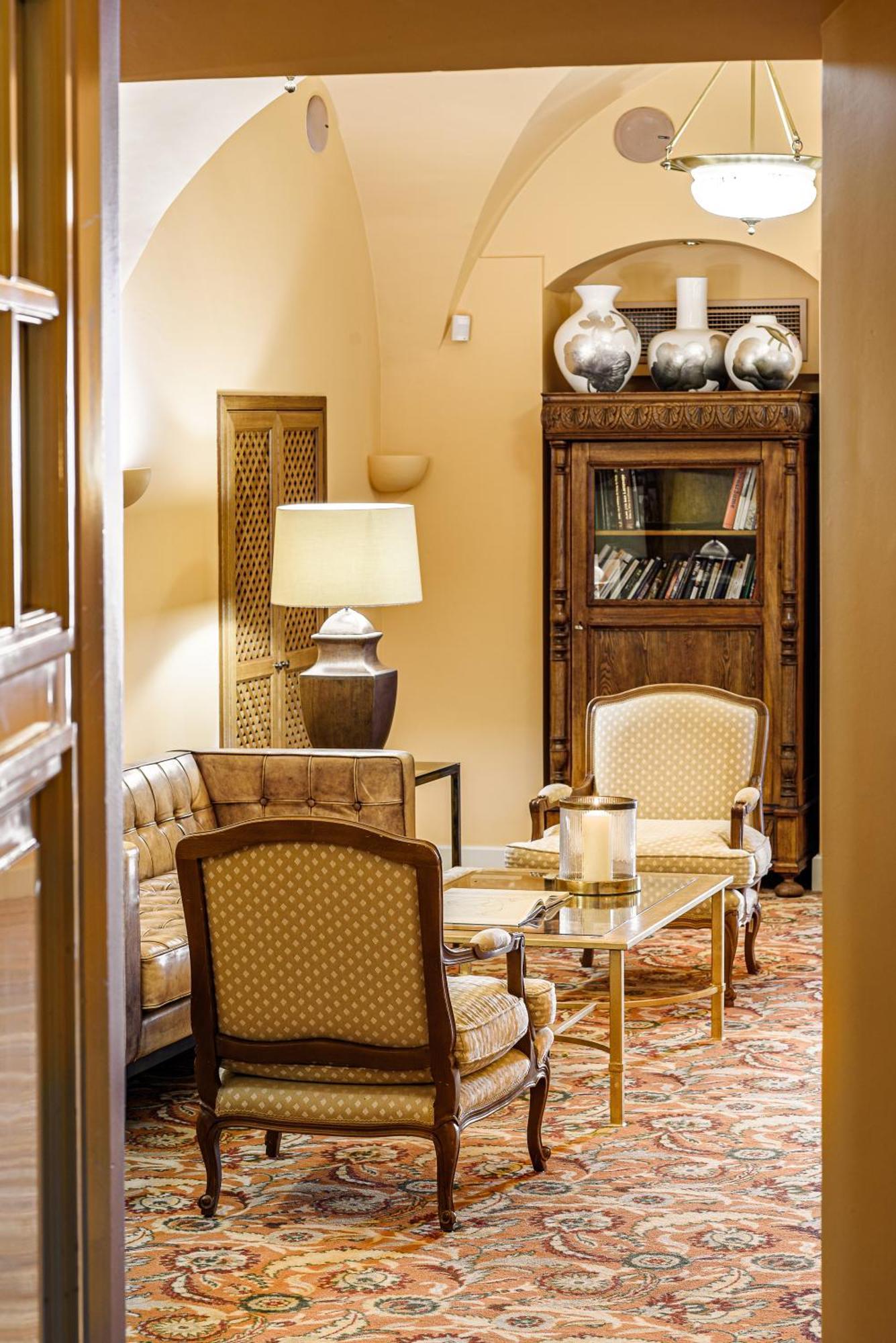 Narutis Hotel - Small Luxury Hotels Of The World Vilnius Luaran gambar Library