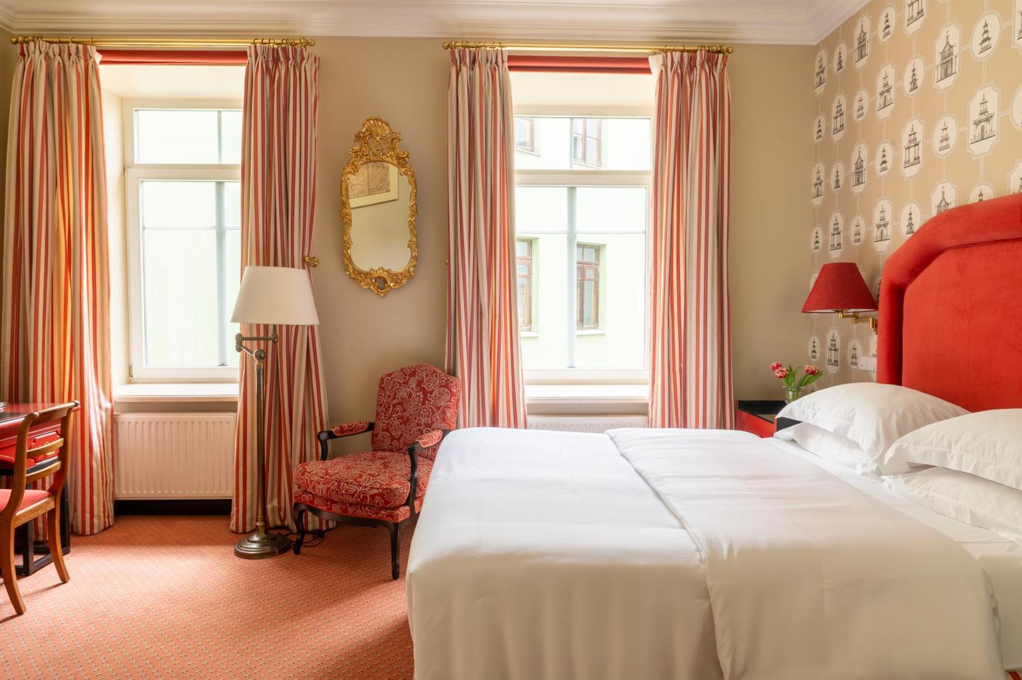 Narutis Hotel - Small Luxury Hotels Of The World Vilnius Luaran gambar A room at Hotel Axelmannstein