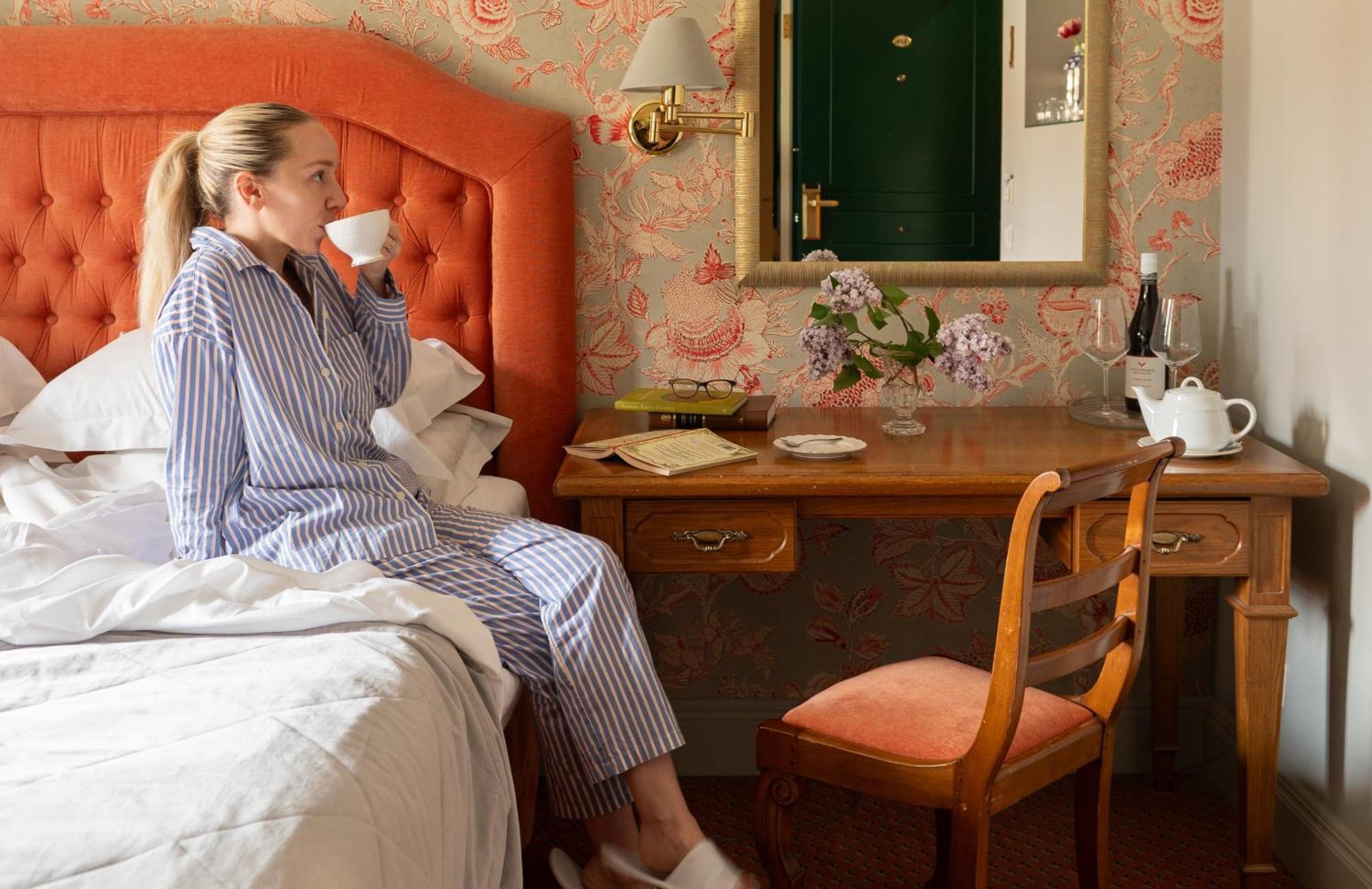 Narutis Hotel - Small Luxury Hotels Of The World Vilnius Luaran gambar A woman wearing pajamas