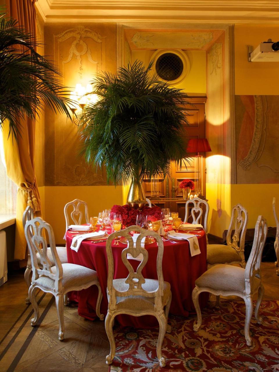 Narutis Hotel - Small Luxury Hotels Of The World Vilnius Luaran gambar A table set for a meal