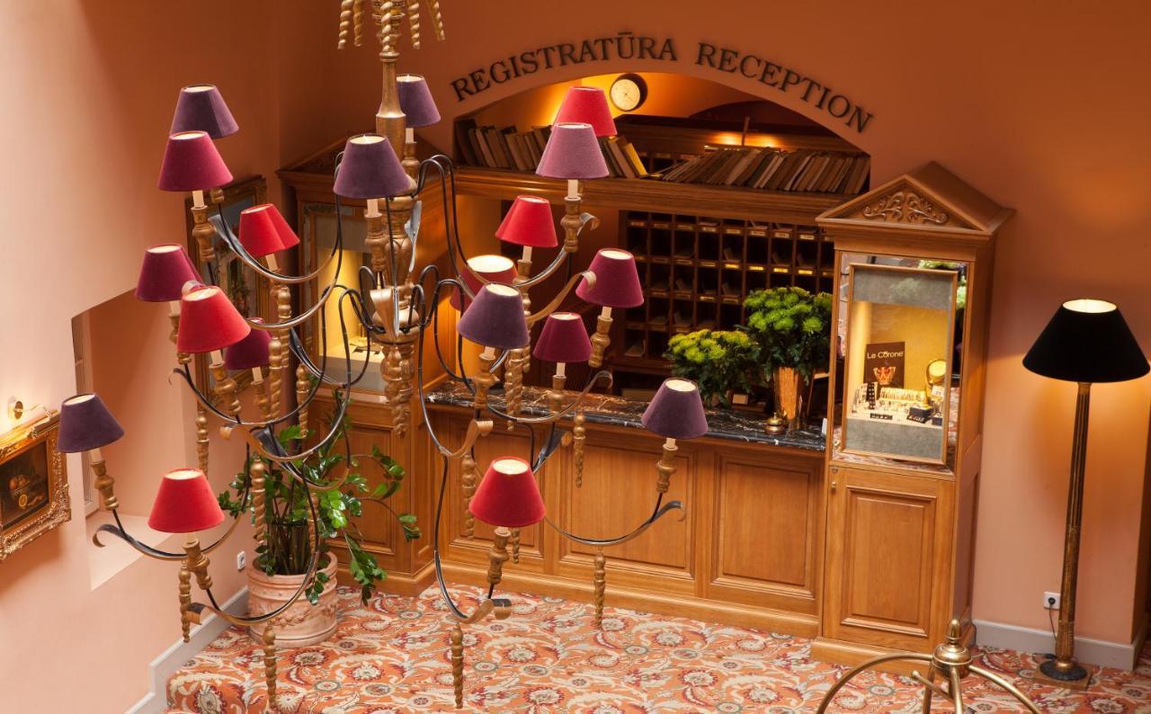 Narutis Hotel - Small Luxury Hotels Of The World Vilnius Luaran gambar Reception desk at the hotel