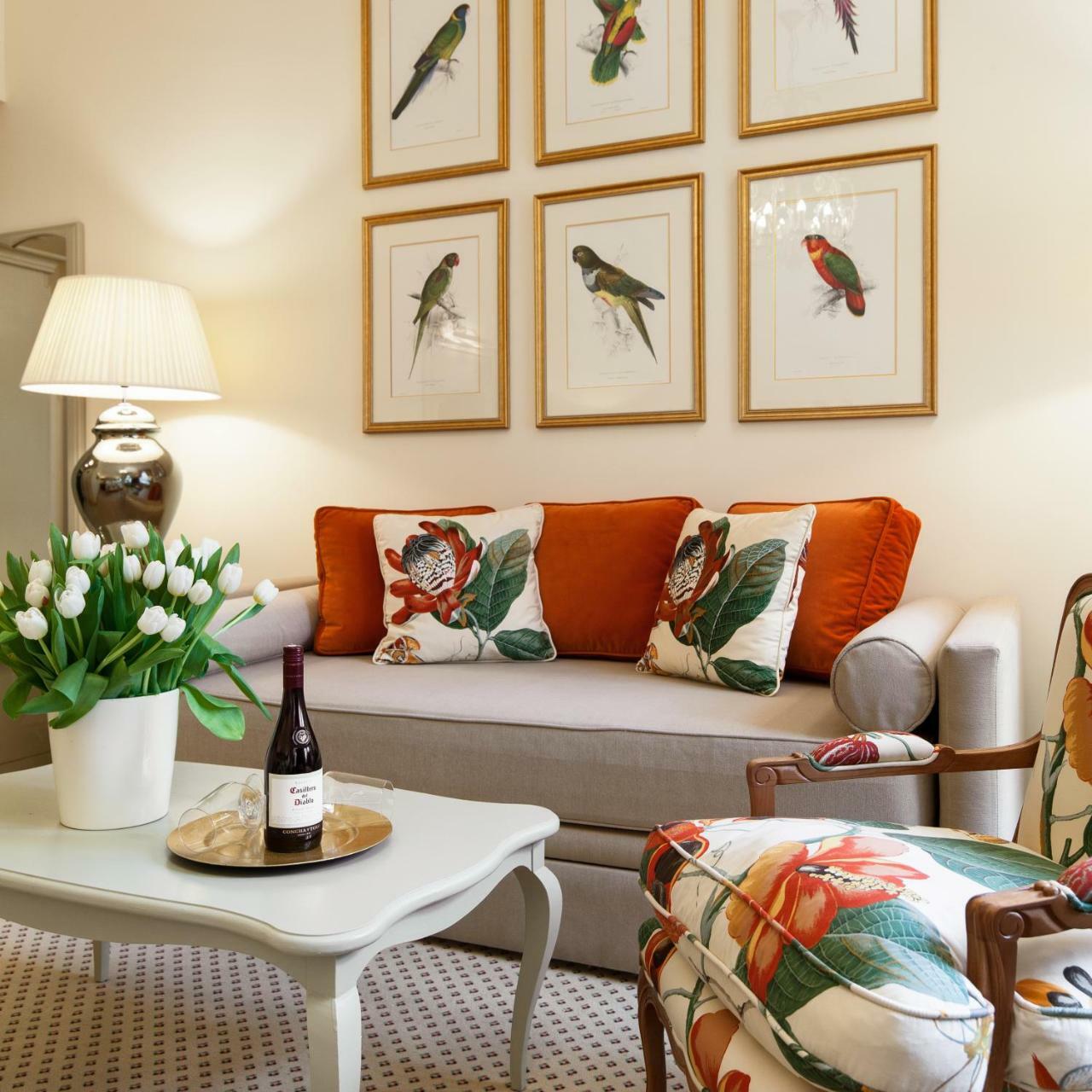 Narutis Hotel - Small Luxury Hotels Of The World Vilnius Luaran gambar A living room